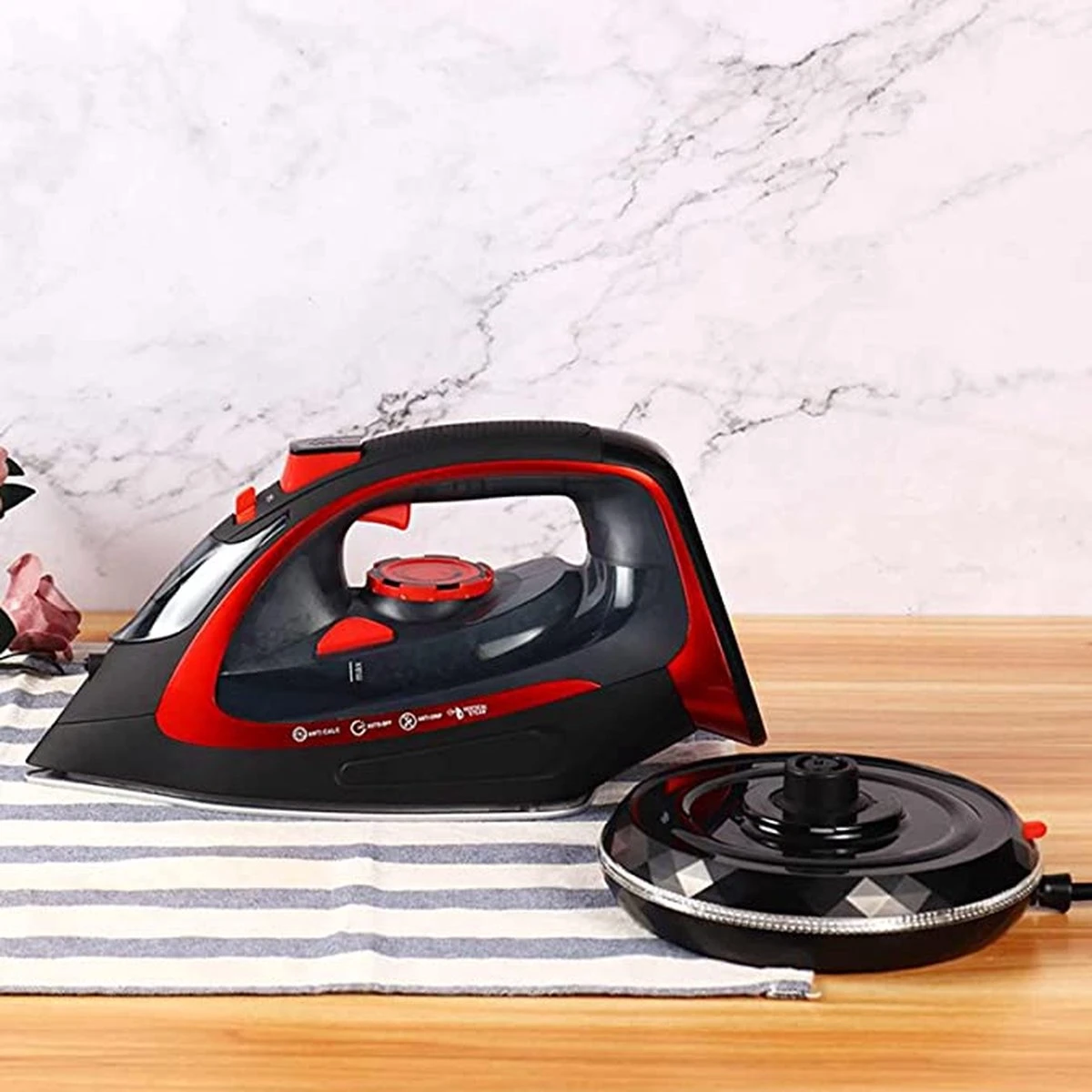 Royalty Line Draadloos Strijkijzer - Krachtig Snoerloos Strijken - Snoerloze Stoomstrijkijzer - Droogstrijkijzer - 2400W - Strijkijzer Met Stoomgenerator - 450ML Watercapaciteit - Rood - Image 10