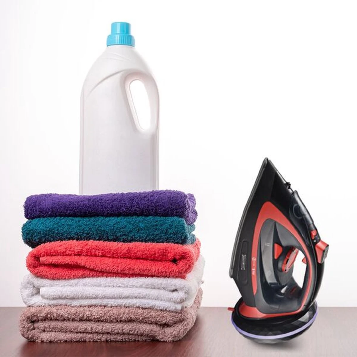 Royalty Line Draadloos Strijkijzer - Krachtig Snoerloos Strijken - Snoerloze Stoomstrijkijzer - Droogstrijkijzer - 2400W - Strijkijzer Met Stoomgenerator - 450ML Watercapaciteit - Rood - Image 11